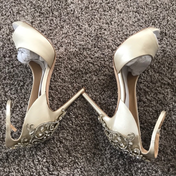 Badgley Mischka Embellished peep toe sandals - Picture 3 of 8
